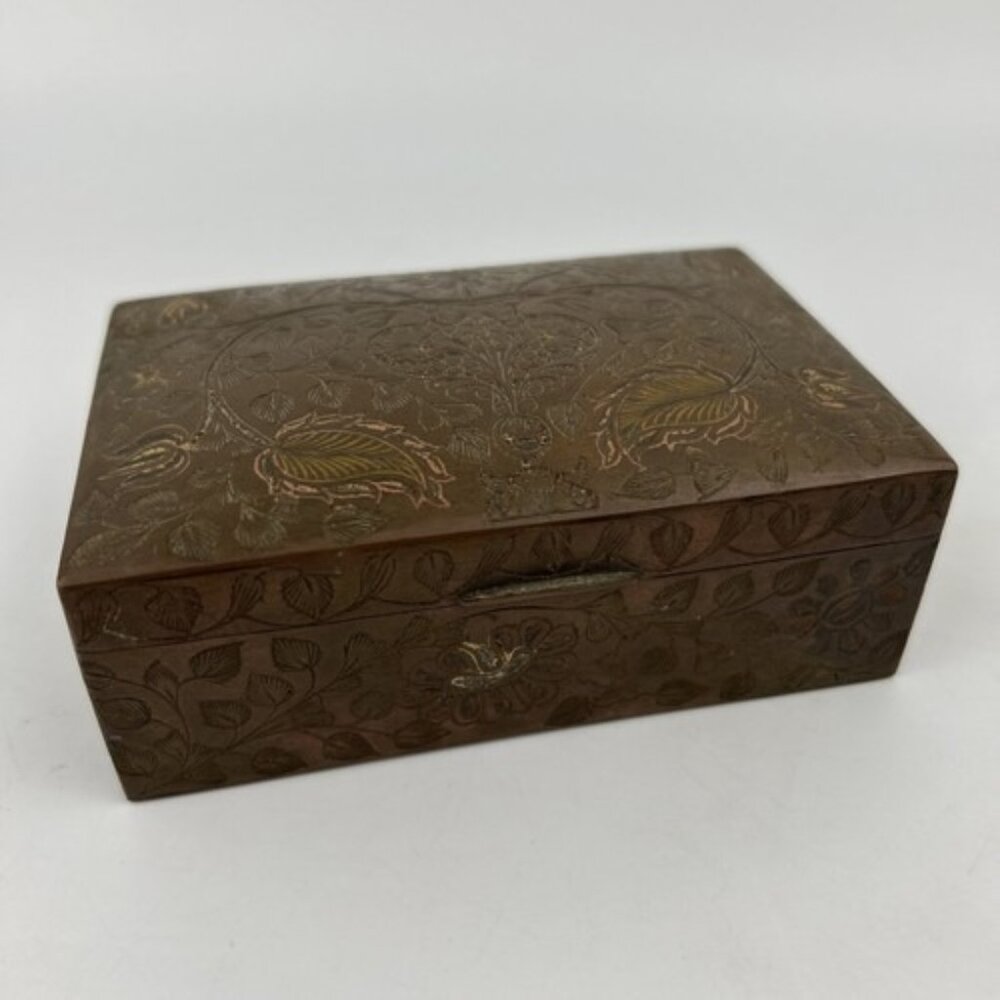 Vintage Beautiful White Floral Etched Brass Trinket Jewelry Box*Wood Lined